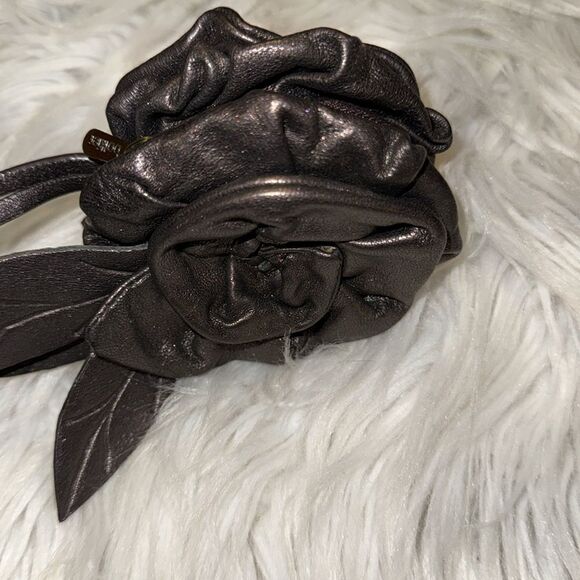 BOTKIER METALLIC FLOWER COIN PURSE - Picture 6 of 6